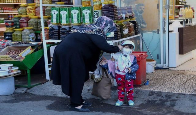 İran'da günlük Kovid-19 vaka ve ölü sayısı  rekor kırdı!