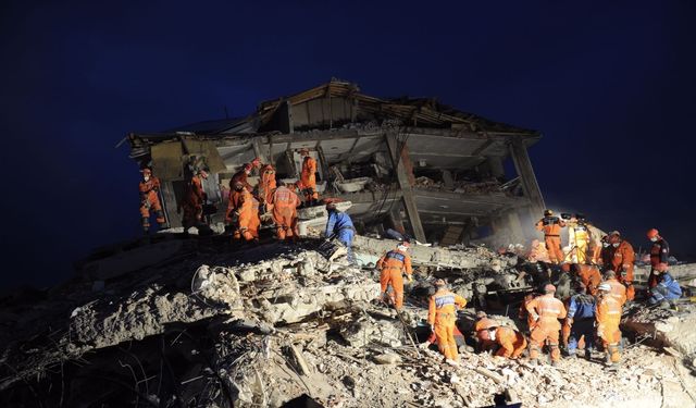 Şiddetli deprem sonrası İran'dan Türkiye'ye yardım teklifi!