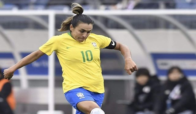 Brezilyalı yıldız futbolcu Marta'nın Kovid-19 testi pozitif çıktı!