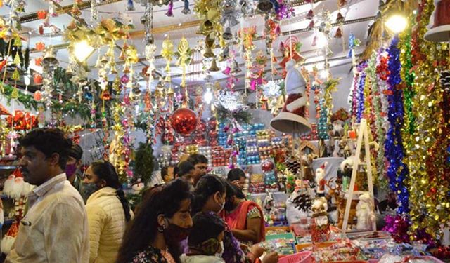 Bangalore'da Noel süsü alışverişi