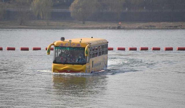 Çin'in Xiangjiang Nehri'nde amfibi otobüs seferleri başladı