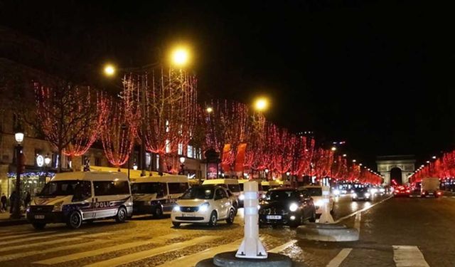 Paris'te yılbaşı gecesi