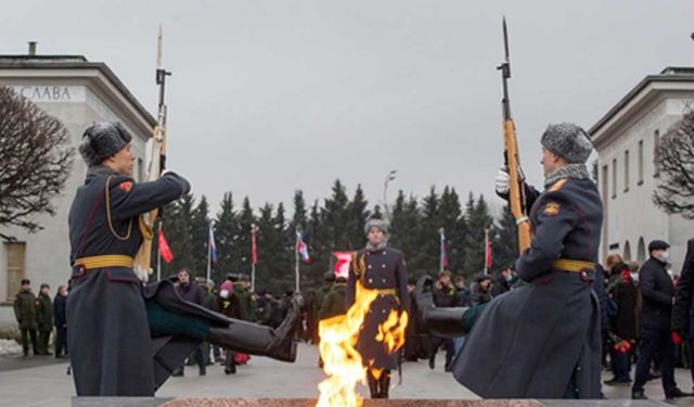 Leningrad'da Nazi kuşatmasının bitişinin 77. yıldönümü