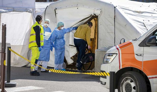 Ön cephede savaşan Çinli doktorlar Ganalılara Kovid-19 ile mücadelede yardım ediyor