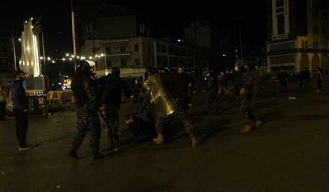 Trablusşam'da Kovid-19 kısıtlaması protestosu