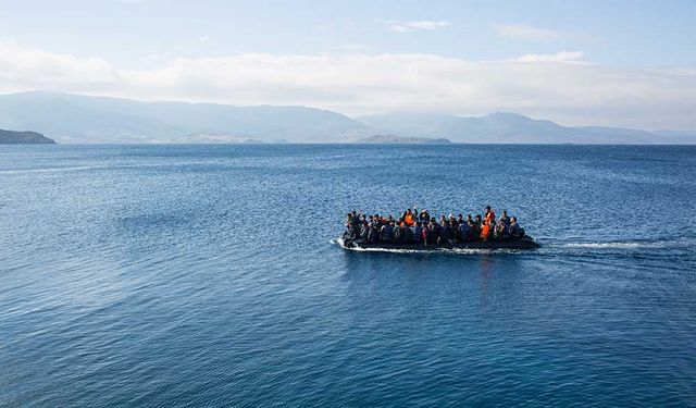 Yunanistan'ın Midilli adası yakınlarında batan mülteci teknesinde bir kişi hayatını kaybetti