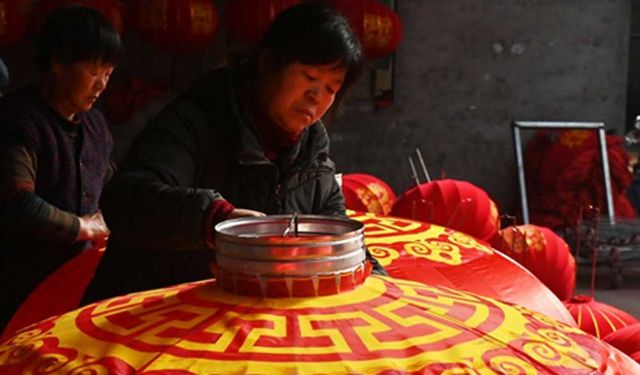 Shanxi'deki fener atölyeleri Çin Yeni Yılı öncesinde tam gaz çalışıyor