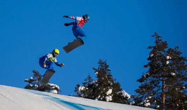 İsveç'te kadınlar snowboard kros finali