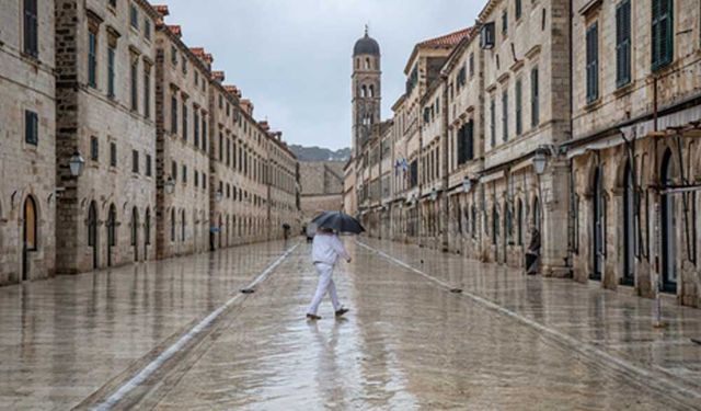 Hırvatistan'ın Dubrovnik şehrinde yağmurlu bir gün