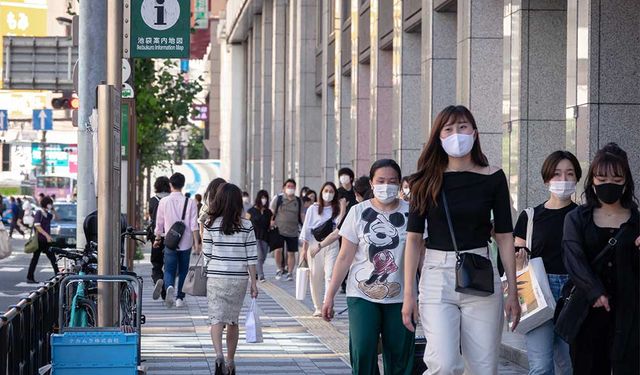 Tokyo'daki yeni Kovid-19 vakaları üst üste 10. günde de 500 sınırının altında kaldı