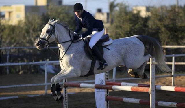 Binicilik tutkunu Filistinli gençler engelleri aşıyor