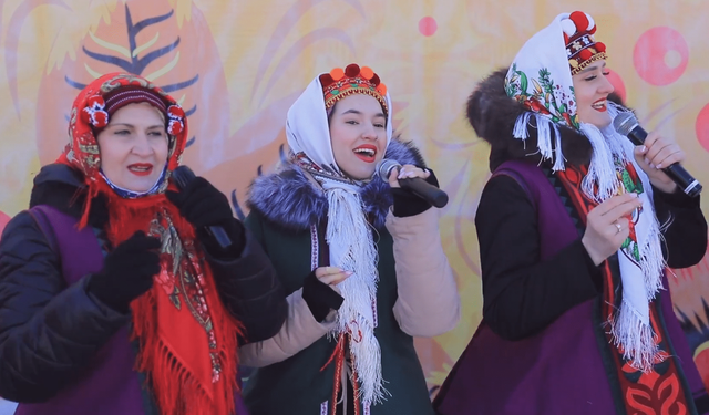 Kazakistan'da insanlar Maslenitsa Festivali'ni kutluyor