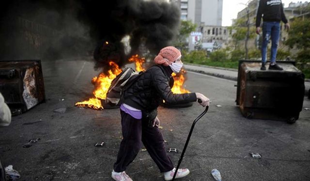 Beyrut'ta döviz protestoları