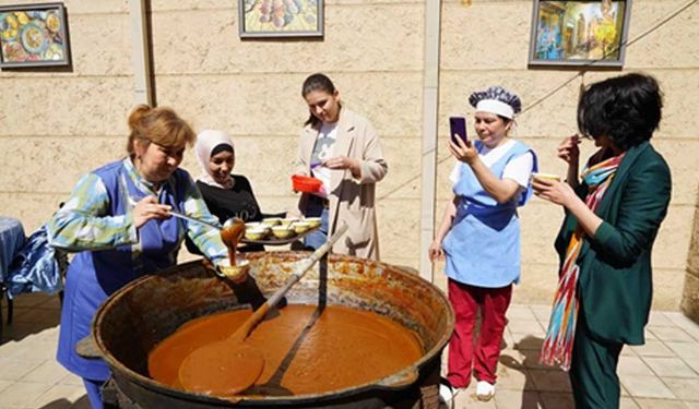 Özbekistan'da Nevruz kutlaması