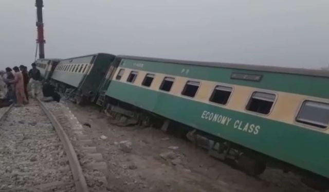 Pakistan'daki tren kazasında 1 kişi öldü, 25'ten fazla kişi yaralandı