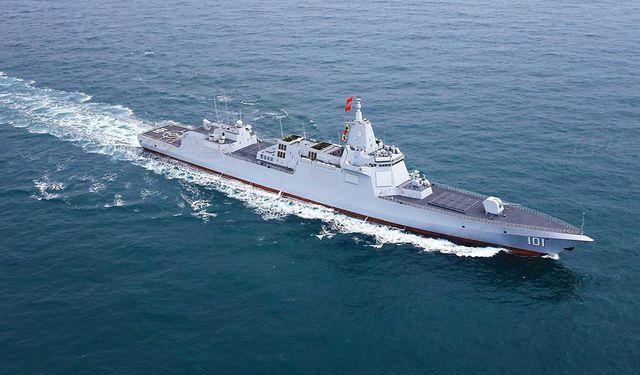 Çin'in yeni Type 055 destroyeri göreve başladı