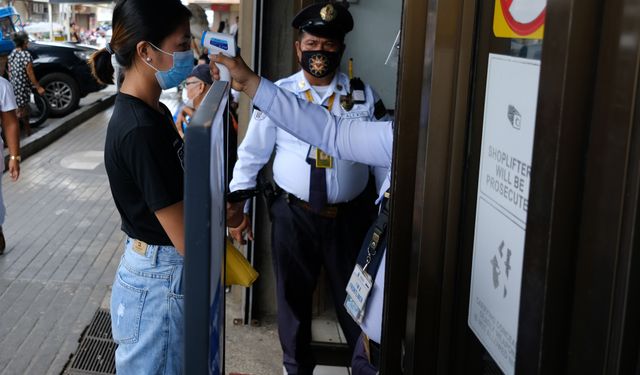 Filipinler'in satın aldığı Sinovac Kovid-19 aşısının ilk partisi ülkeye ulaştı