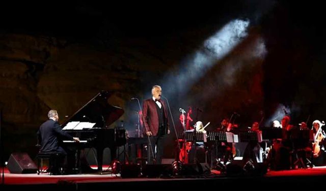 Andrea Bocelli, Suudi Arabistan'ın Dünya Mirası Alanı'nda sahne aldı