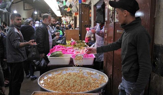 Lübnan'ın Trablusşam şehrinde Ramazan alışverişi