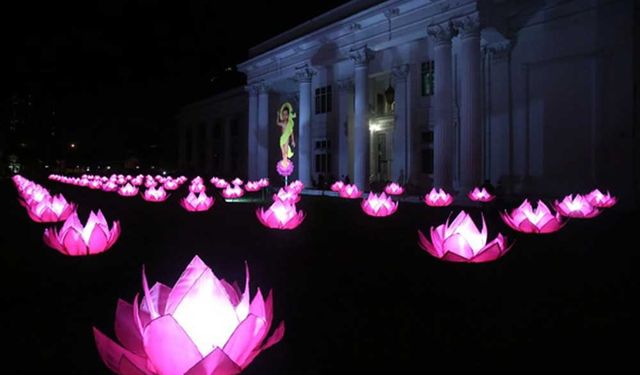 Sri Lanka, Vesak Festivali'ni kutluyor