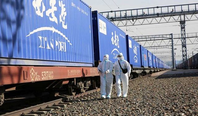 Xinjiang'daki Alataw Geçidi'ni kullanan Çin-Avrupa yük treni seferlerinde artış kaydedildi