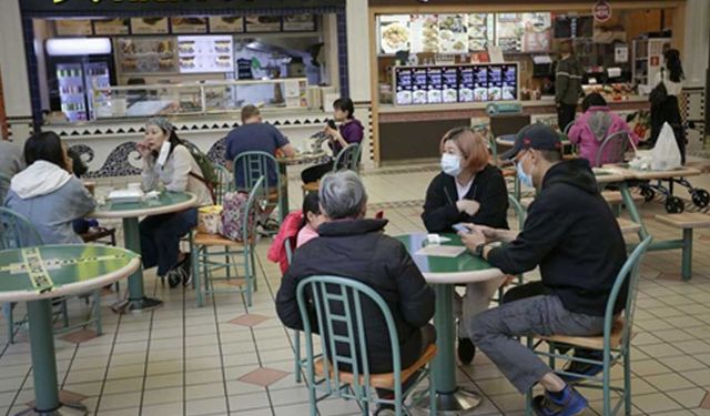 Kanada'nın British Columbia eyaletinde kapalı mekanlarda yemek yenilmesine izin verildi