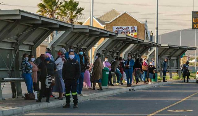 Güney Afrika'da Kovid-19'un İngiltere ve Hindistan varyantları görüldü