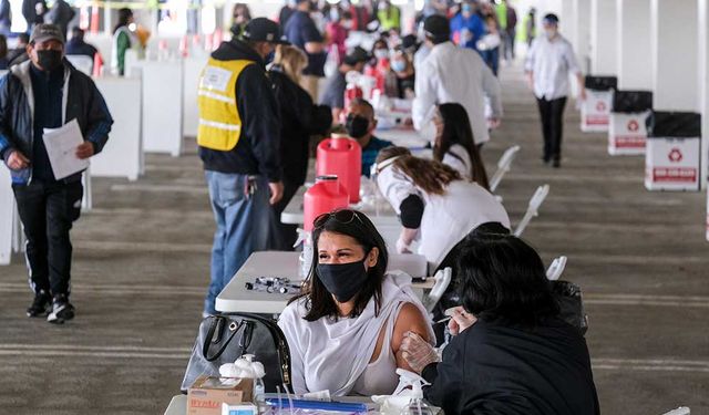 ABD'de Kovid-19 aşılarında ırksal eşitsizlikler sürüyor