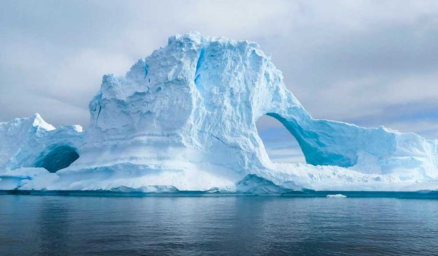 ESA: Dünyanın en büyük buz dağı Antarktika'dan koptu