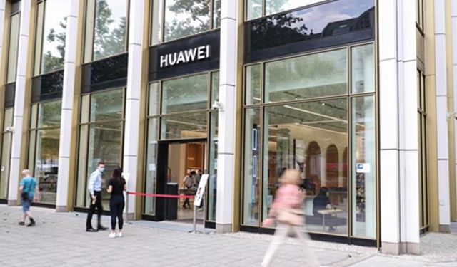 Berlin'de Huawei mağazası açıldı