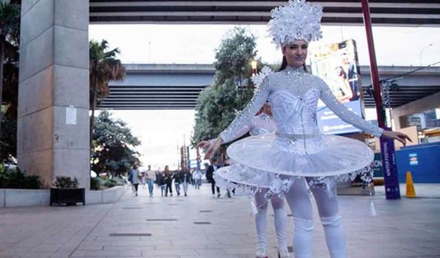 Sidney'in Darling Limanı'nda serinleten Kış Festivali