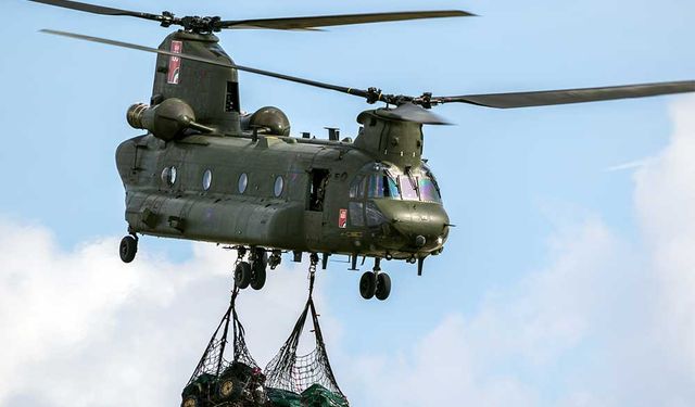 Boeing, İngiliz hava kuvvetlerine 14 Chinook helikopteri teslim edecek