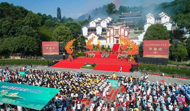 Çin'de Ejderha Teknesi Festivali için hazırlıklar sürüyor