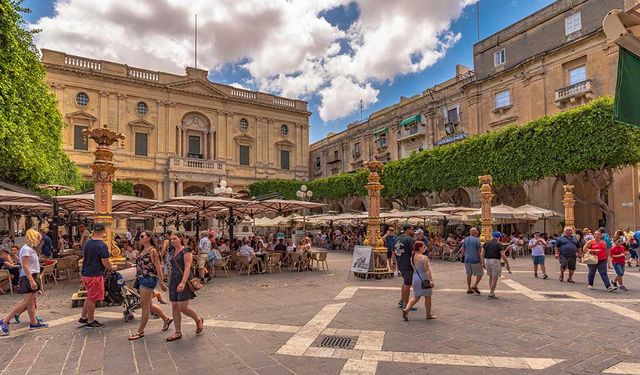 Malta, yetişkin nüfusunun yüzde 70'ini aşıladı