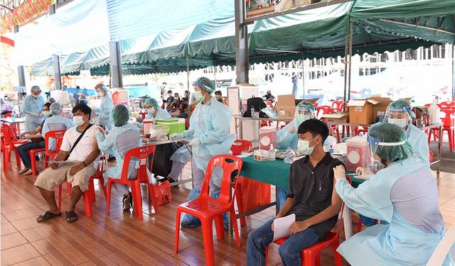 Tayland'ın kendi geliştirdiği Kovid- 19 aşısı insanlarda denenmeye başladı