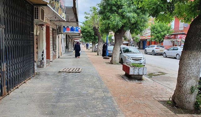 Kovid-19 vakaları artan Cezayir'de kapanma 21 gün uzatıldı