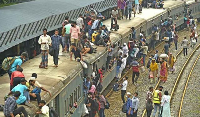 Bangladeş'te Kurban Bayramı öncesi seyahat yoğunluğu