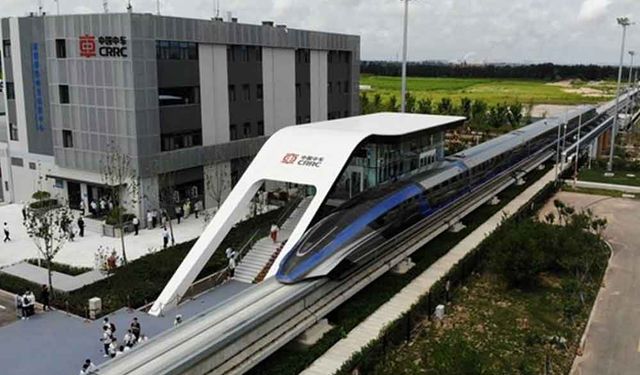 Saatte 600 km hıza çıkabilen dünyanın ilk maglev treni montaj hattından çıktı