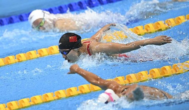 Çinli yüzücü Zhang Yufei kadınlar 200 metre kelebekte yarı finale yükseldi