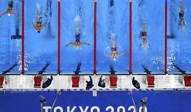 Tokyo Olimpiyatlar'ında kadınlar 100 metre kelebek yüzme yarı finali