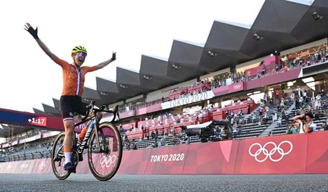 Hollandalı bisikletçi Van Vleuten, Tokyo Olimpiyatları kadınlar bireysel zamana karşı yarışında altın madalya kazandı