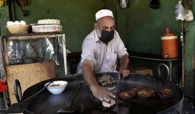 Pakistan'da pandeminin 4. dalgasının başlamasından korkuluyor