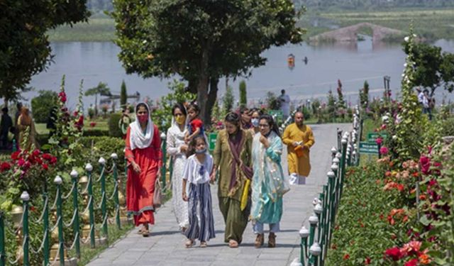 Srinagar'da parklar açıldı