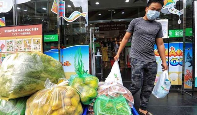 Vietnam'ın başkenti Hanoi'de ülkedeki en katı sosyal mesafe kuralları uygulanıyor