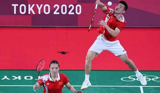 Favoriler Zheng ve Huang, Tokyo 2020'de badminton karışık çiftler çeyrek finaline yükseldi