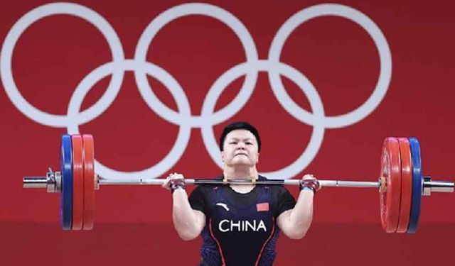 Çinli halterci Wang, Tokyo Olimpiyatları'nda 87 kiloda altın madalyayı kazandı