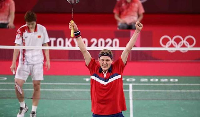 Tokyo Olimpiyatları'nda tek erkekler badmintonda altın madalya Danimarkalı Axelsen'in oldu