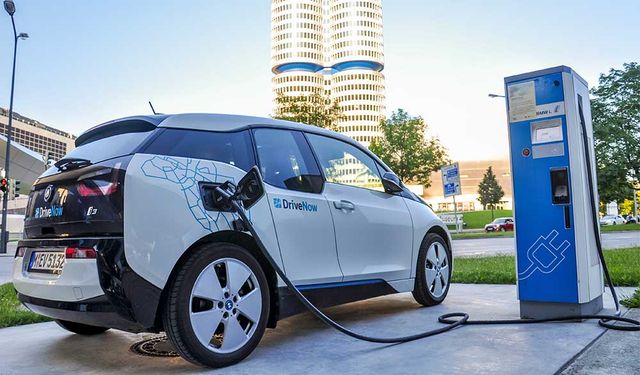 Almanya, yollarında 1 milyon elektrikli araç bulundurma hedefine ulaştı