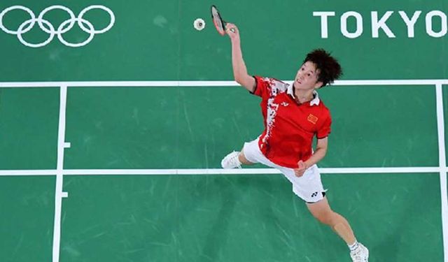 Çinli Chen Yufei, Tokyo Olimpiyatları'nda tek kadınlar badminton finalinde altın madalya kazandı