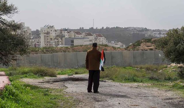 Sağlık görevlileri: Batı Şeria'da onlarca Filistinli, İsrail askerleriyle çatışmada yaralandı